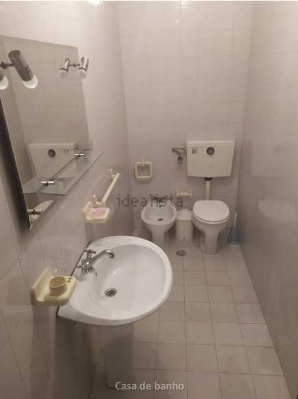 Arrendamento de quarto na Rua Monsenhor Airosa, 49