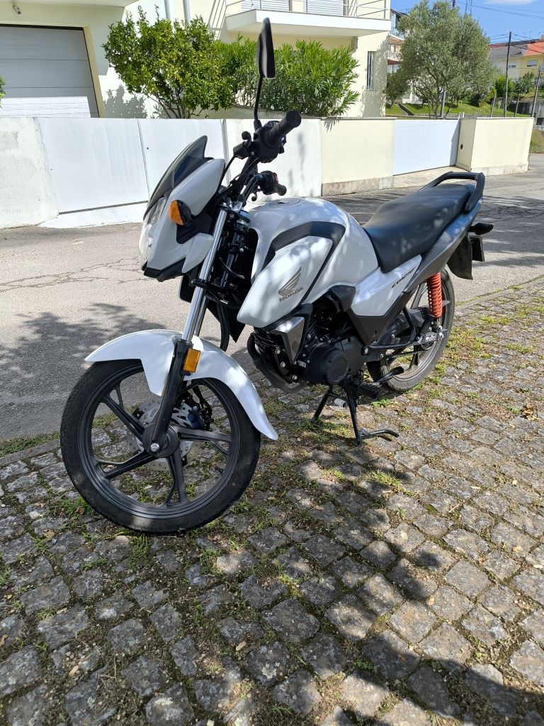 Honda CB125F como nova