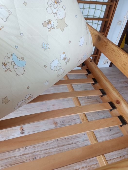 Ліжко-горище дерев'яне