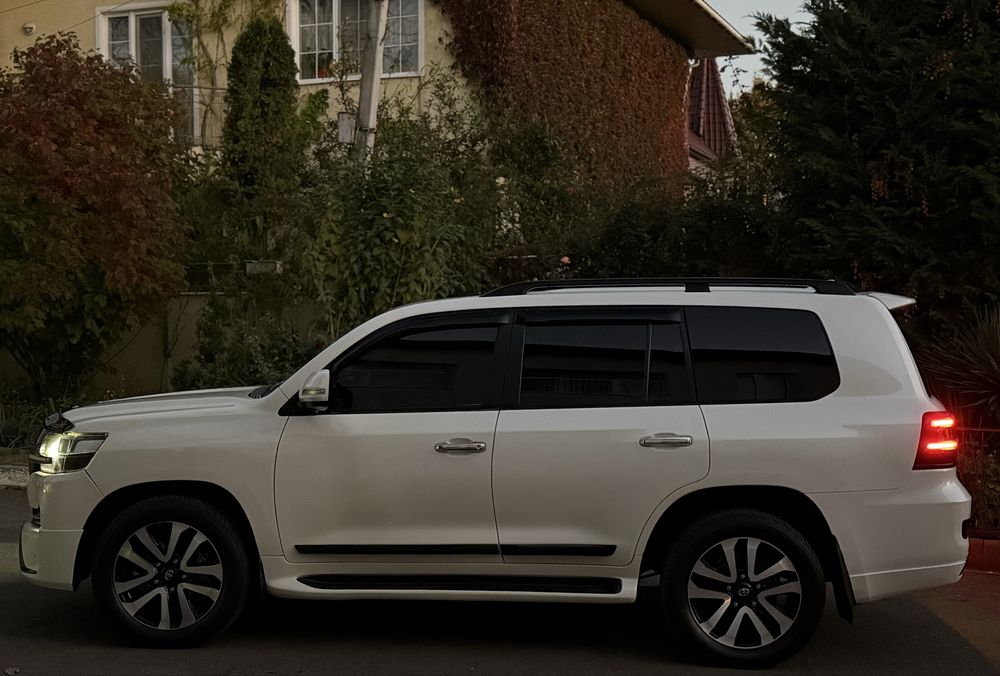 Toyota Land Cruiser 200 2016 v8 diеsel
