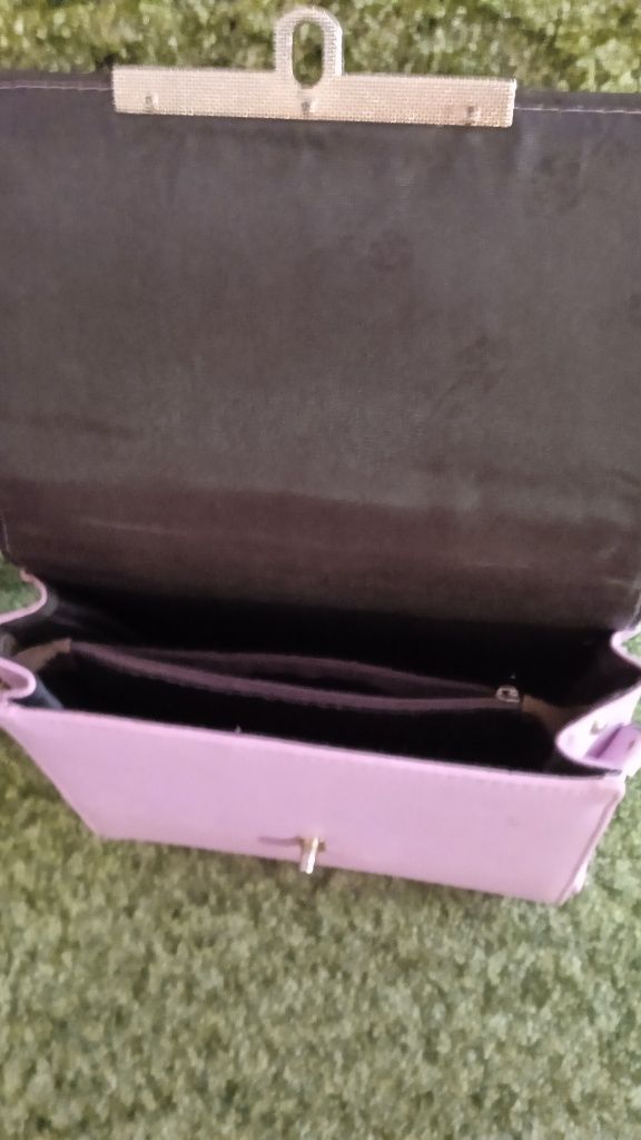 Фиолетовая сумка.