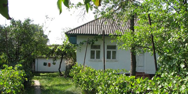 Будинок в с. Круглик Хотинського р-ну Чернівецької області