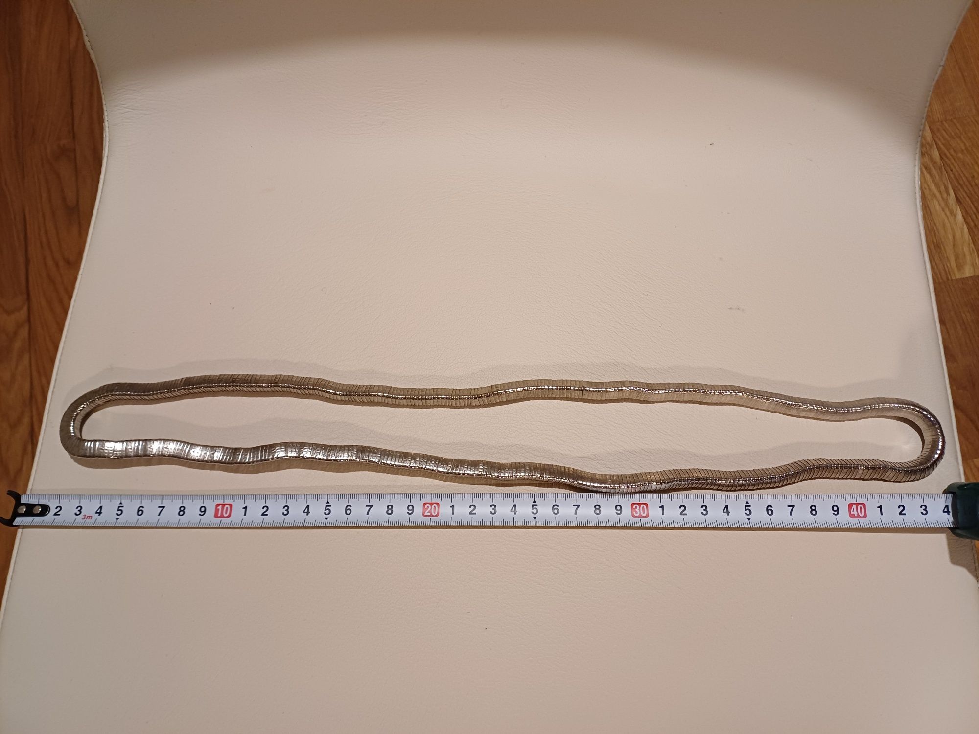 Colar cobra, maleável, prateado - muito original