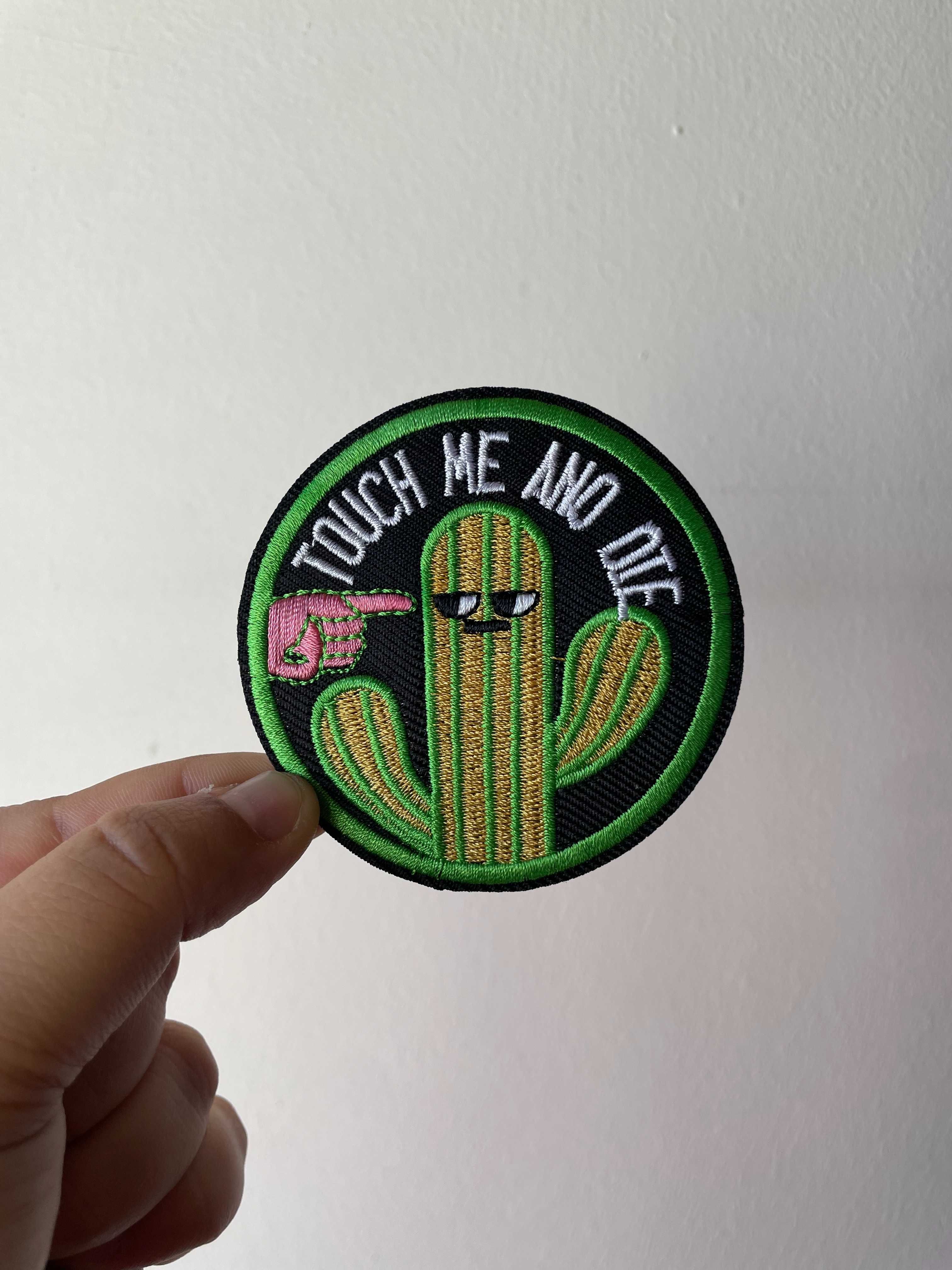Emblema Touch Me and Die