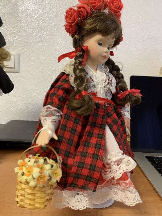 Фарфорова лялька 32 см