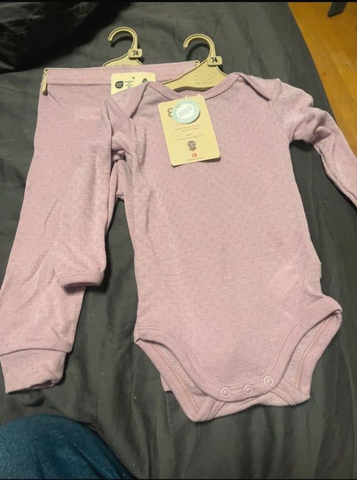 Nowe body i legginsy z 100% wełny merino dla dziewczynki