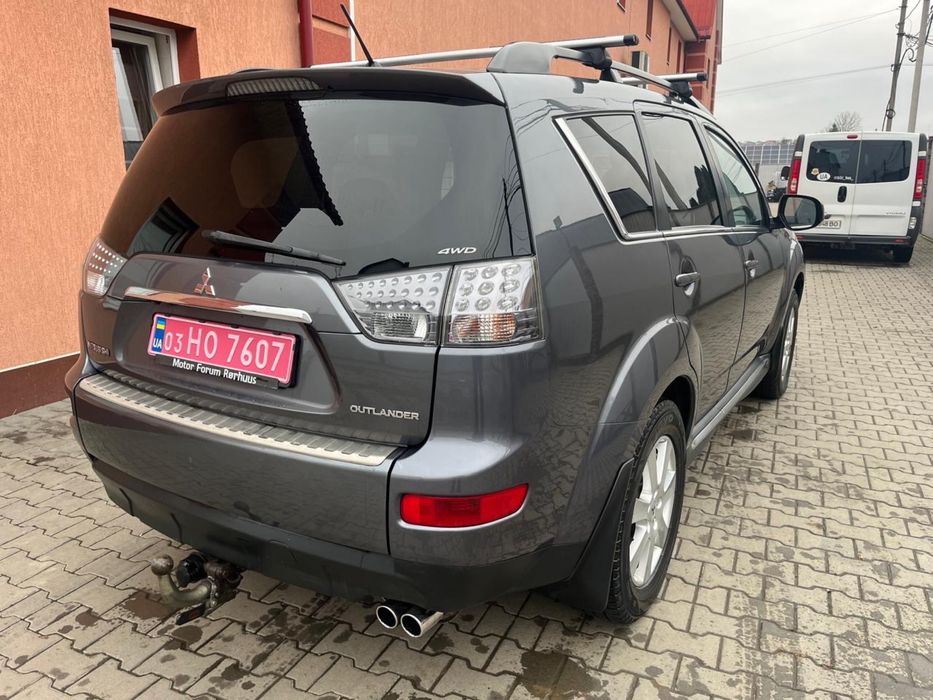 Мітсубісі аутлендер  2.2  2011 автомат