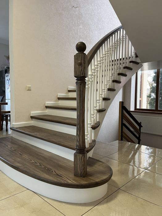 виготовлення дерев'яних виробів, сходи з масиву дуба і ясеня