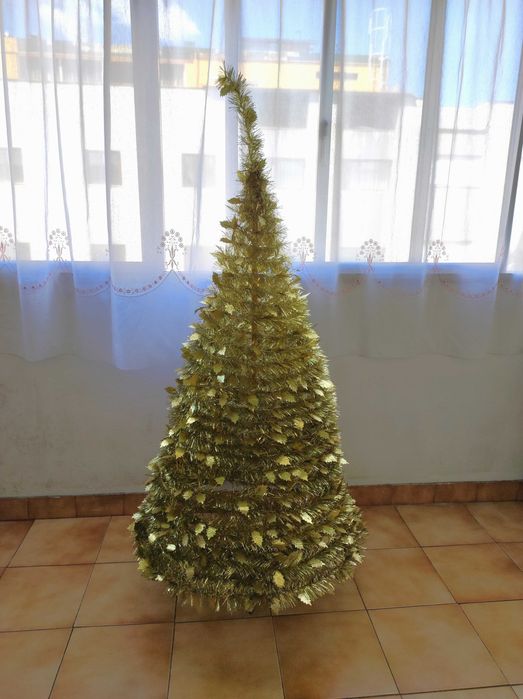 Árvore de Natal Dourada