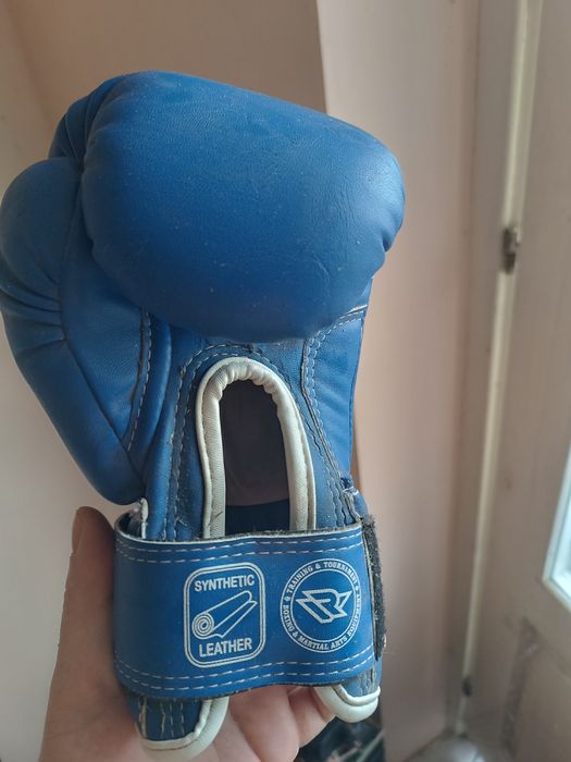 Боксерские перчатки Reyvel 9oz одна перчатка