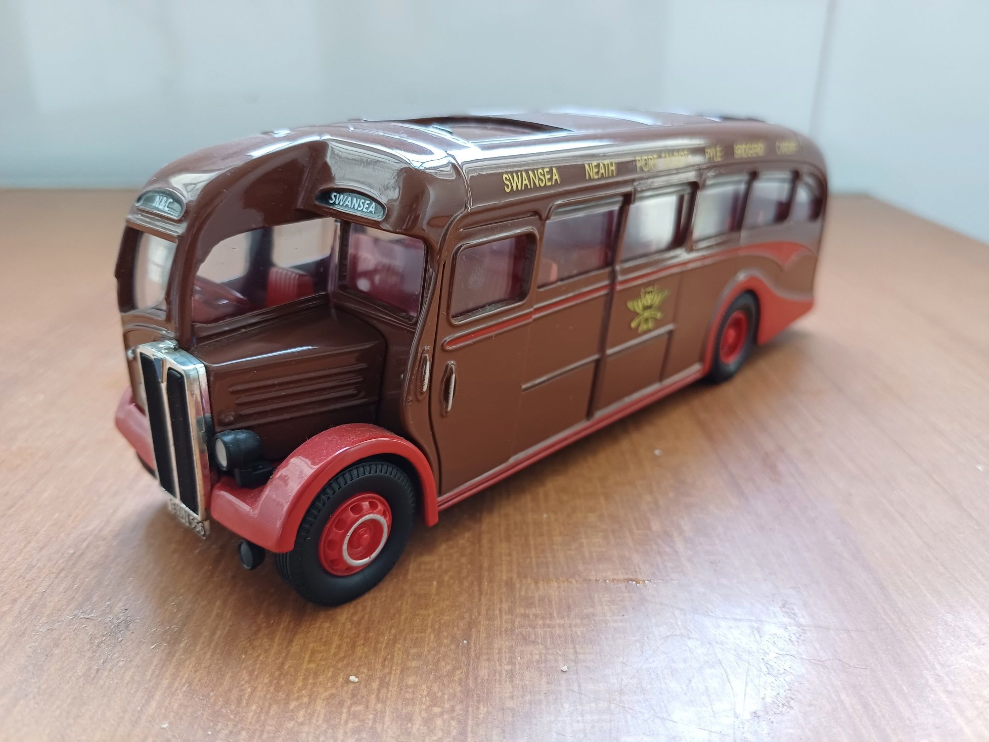 AEC Regal Coach - 1/50 Corgi