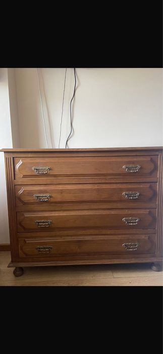 Cama, mesinha , comoda , estrado e colchao