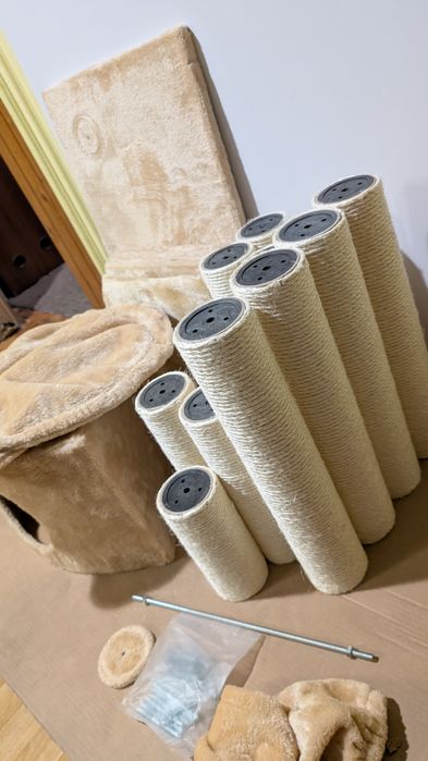 Atlas Drapak Sufitowy dla Kota Beżowy 92x76x241–272cm WIELKI WYSOKI US