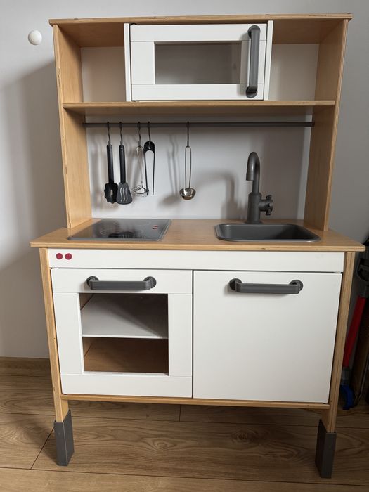 Kuchnia dziecięca IKEA Duktig z wyposażeniem