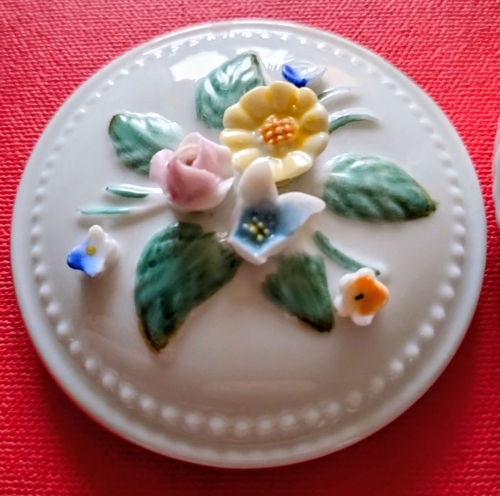 Małe puzderko, szkatułka. Ozdobne na biżuterię