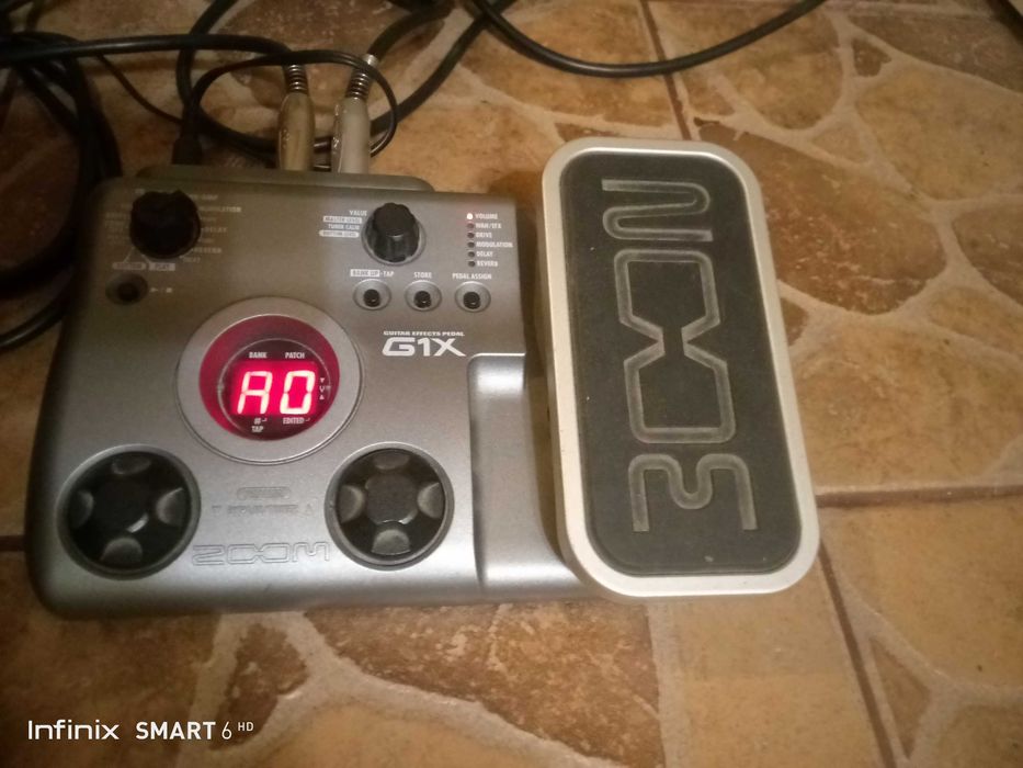 Pedał efekt gitarowy ZOOM G1X + zasilacz + kabel połączeniowy