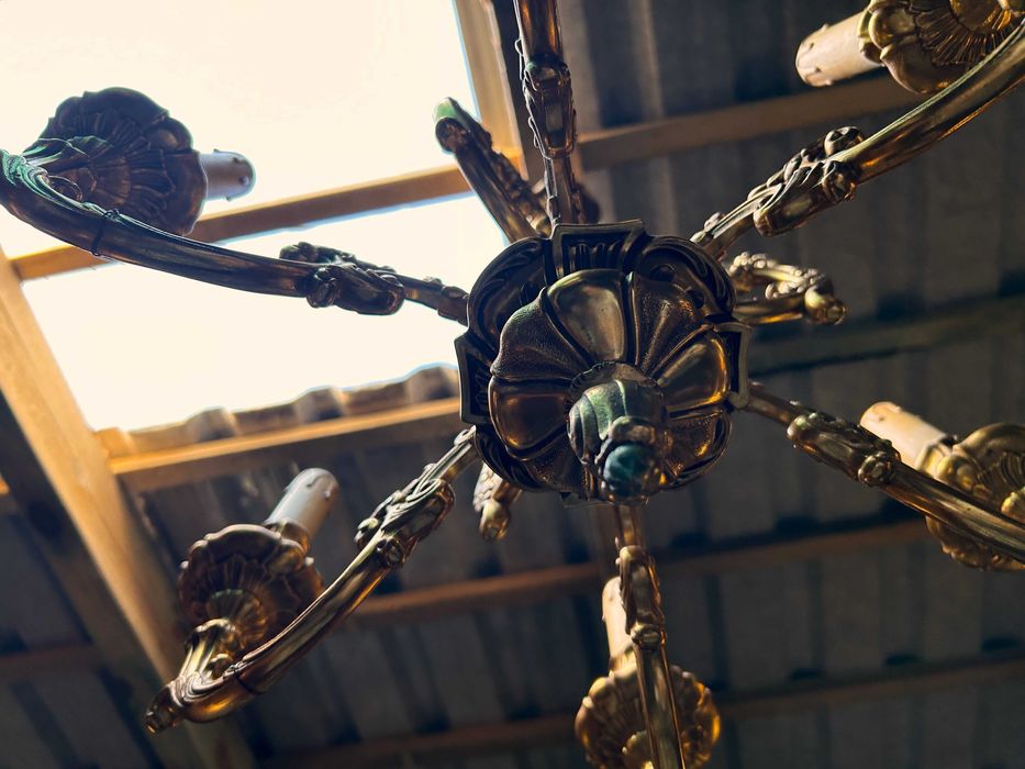 Żyrandol bogato zdobiony mosiądz #8098 Stylowy Węgrów