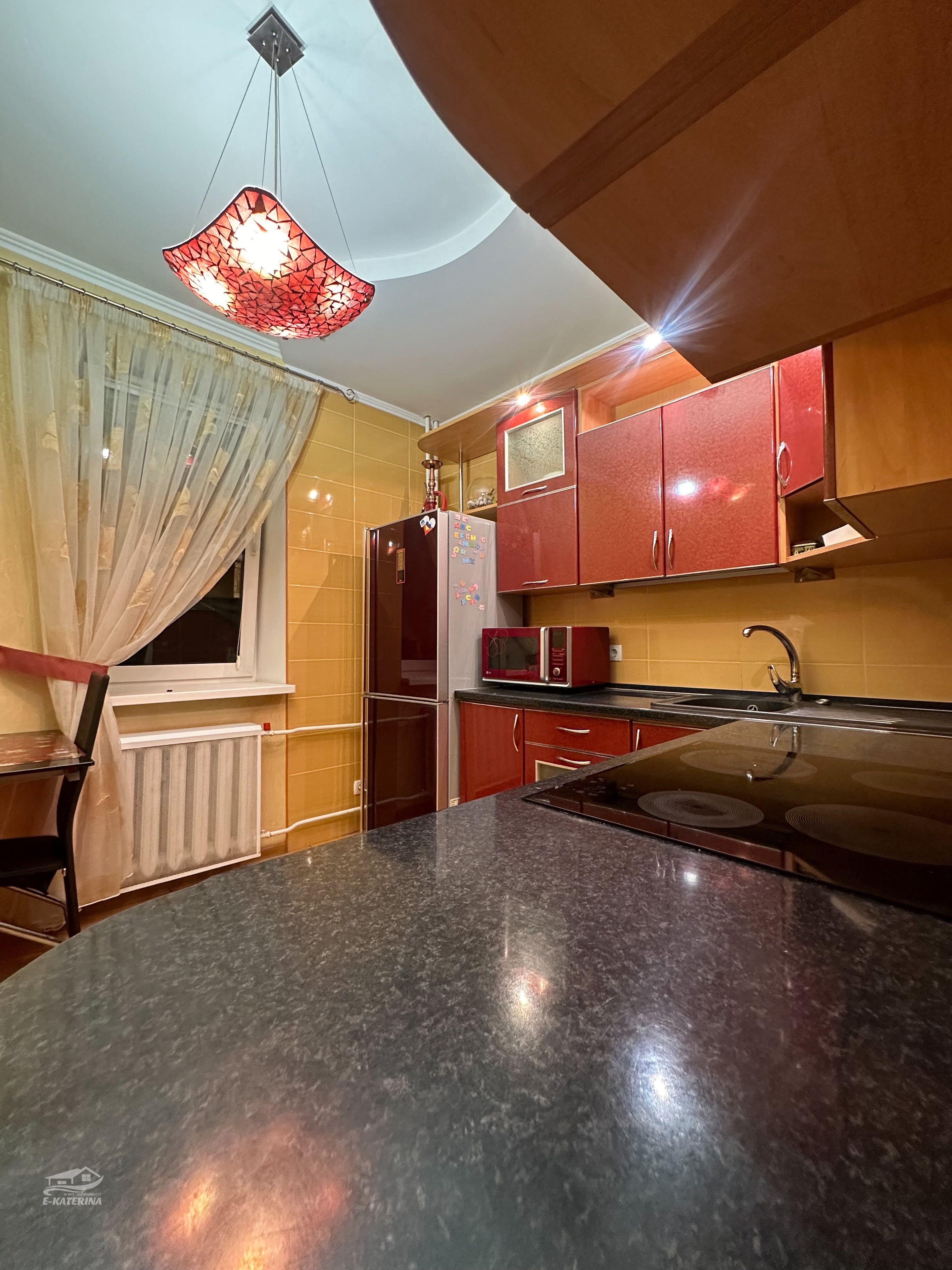 Продам 2 к кв вул Олімпійська 8Б