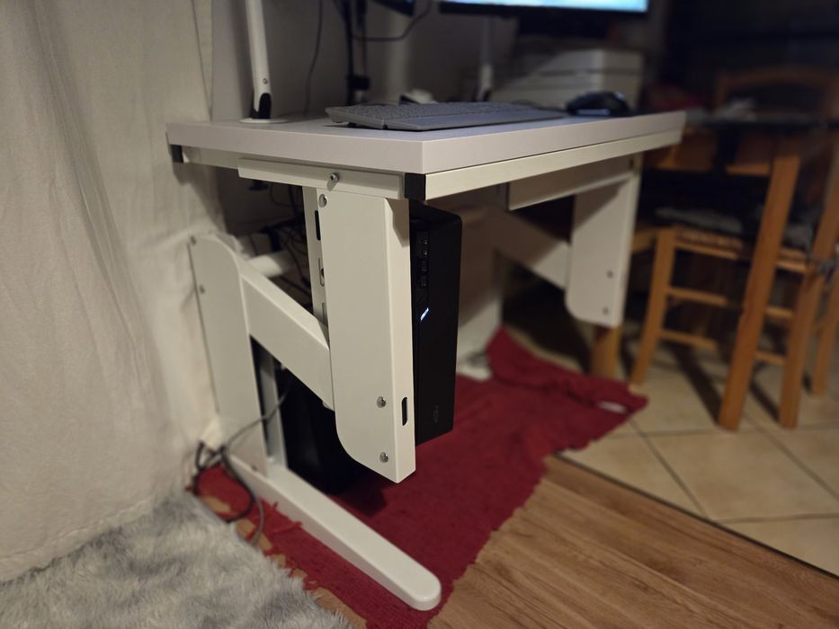 Masywne biurko z regulacja wysokosci  (hydrauliczne)