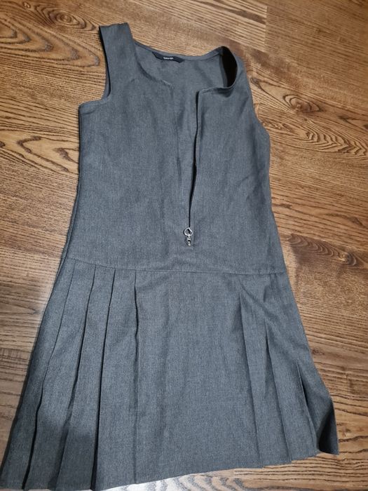 Продам шкільний сарафан 128см