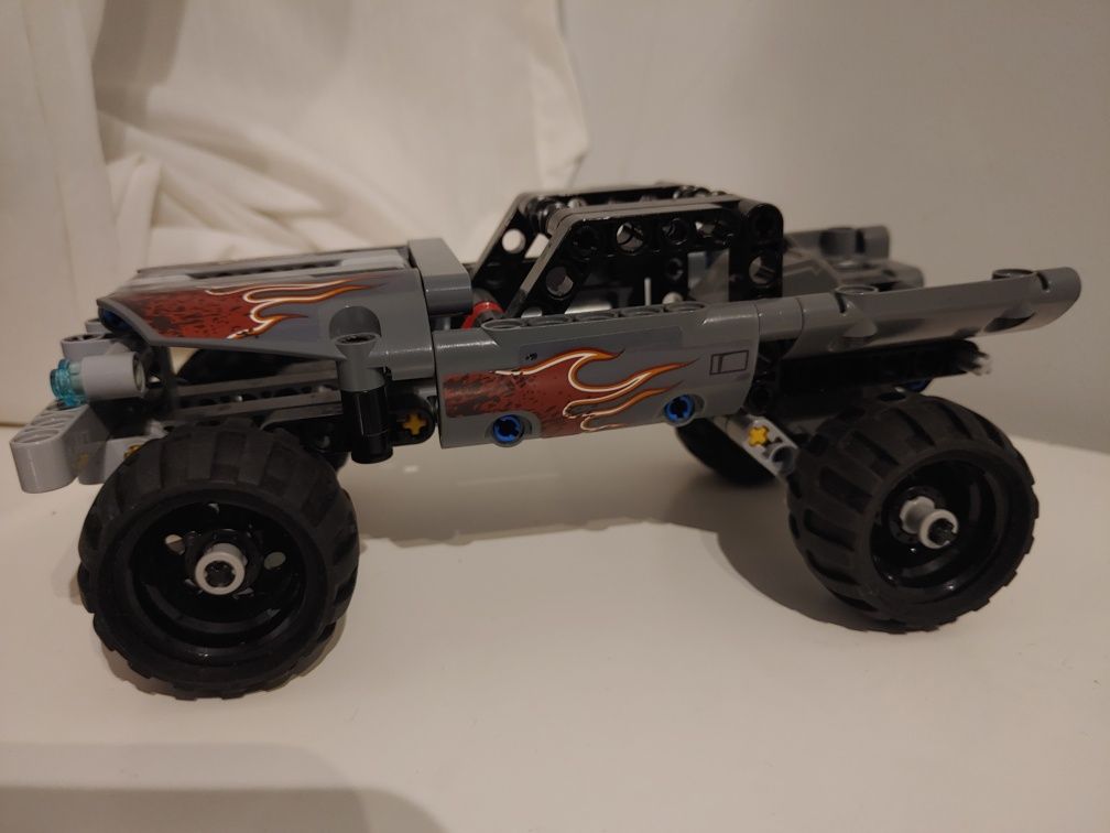 LEGO Technic Monster truck złoczyńców 42090