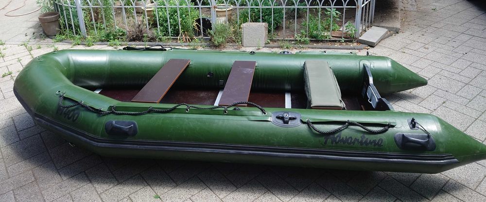 Човен моторний надувний Adventure М 400.