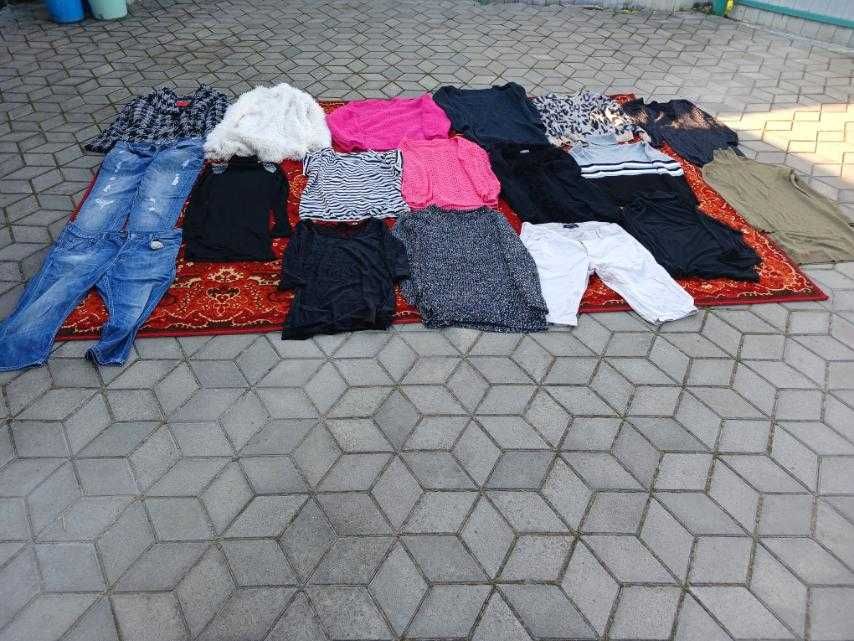 Оптом пакет жіночих демісезонних курточок та  речей майже нових