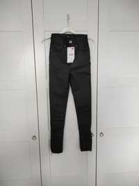 Woskowane skórzane czarne spodnie wysoki stan skinny Sinsay XS 34