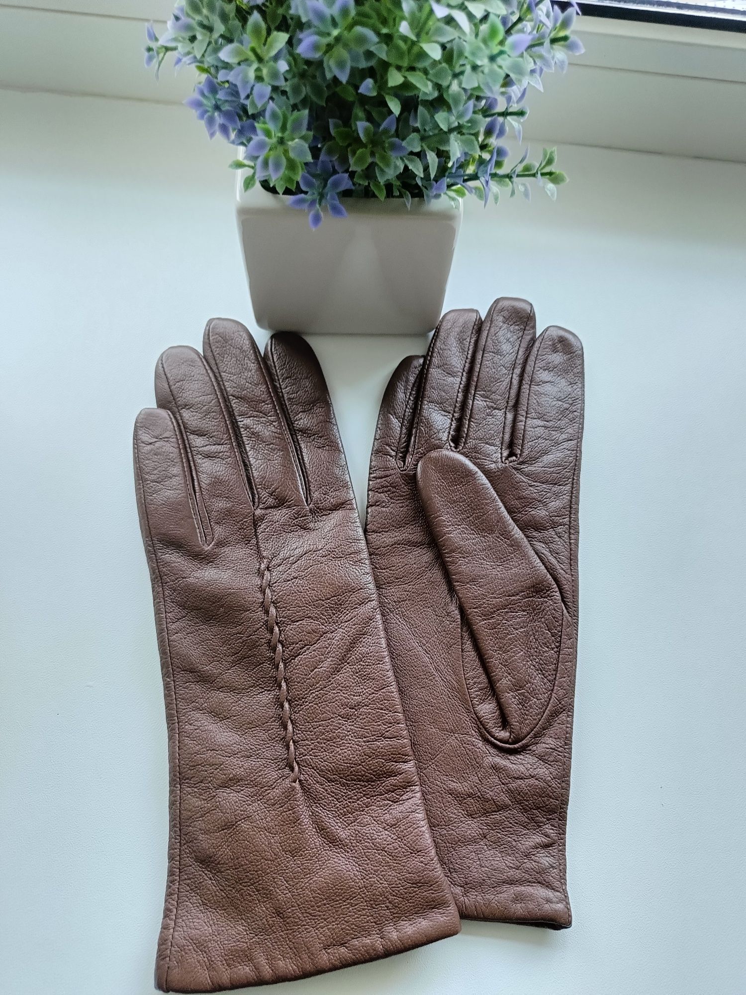 Женские перчатки кожа