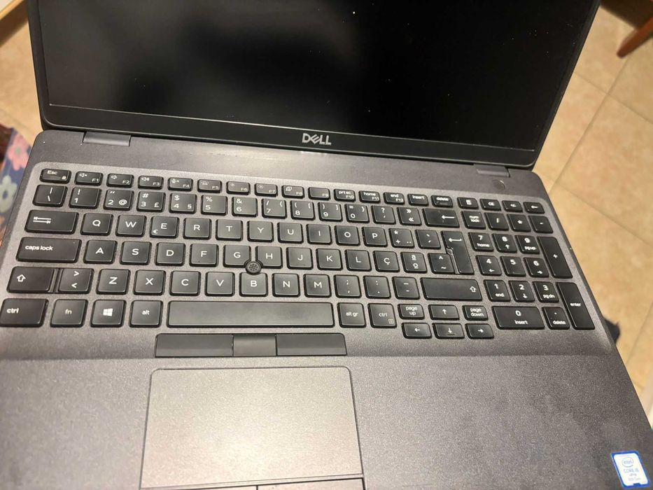 Dell Latitude 5500 • i5 • 16GB RAM • SSD 256GB • Windows 11 Pro