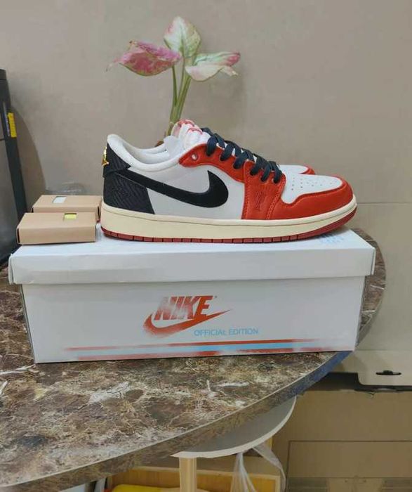 Jordan1RetroLowOGTrophyRoomRookieCardAway r.43