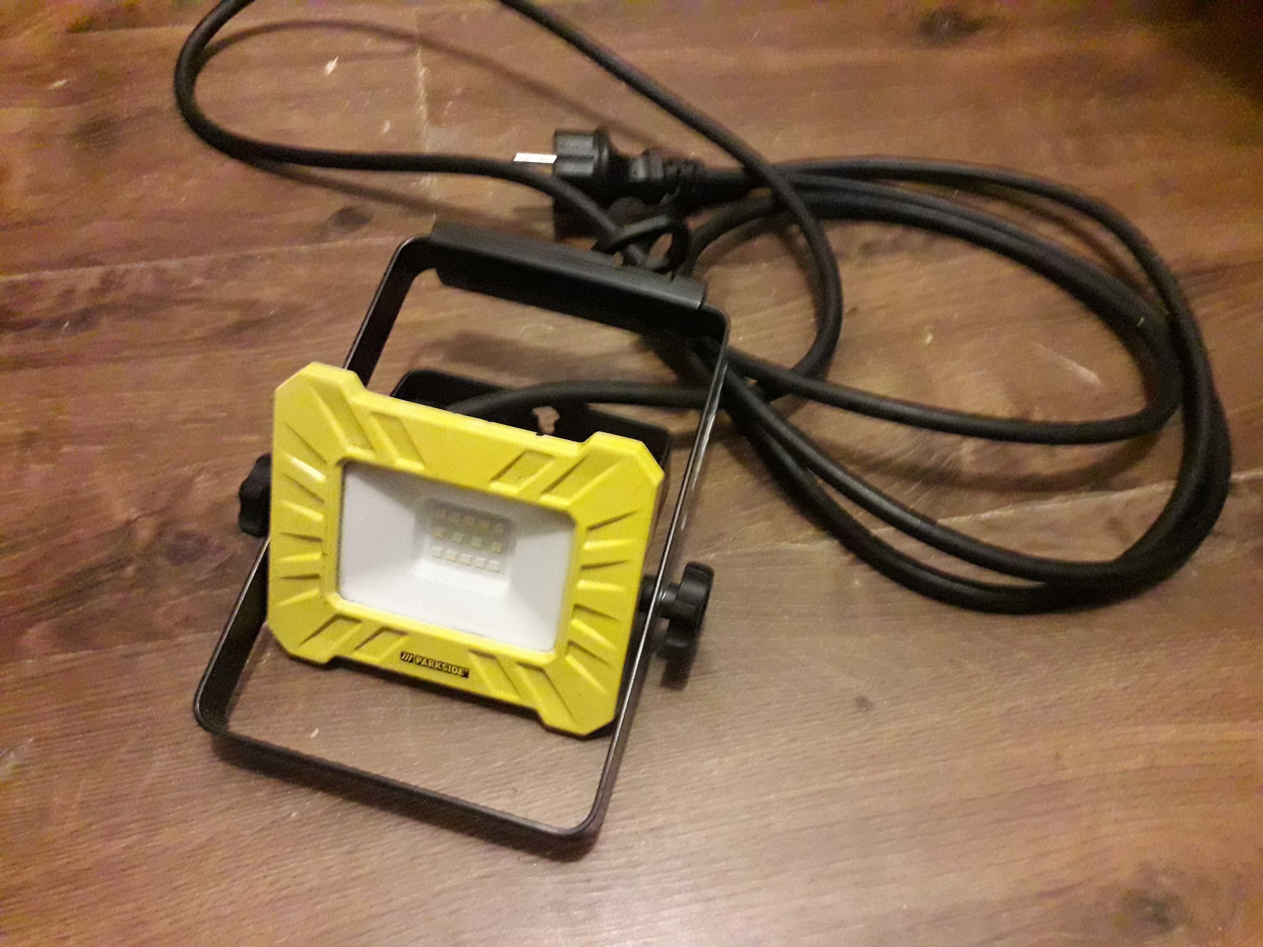 Lampa    budowlana garażowa warsztatowa