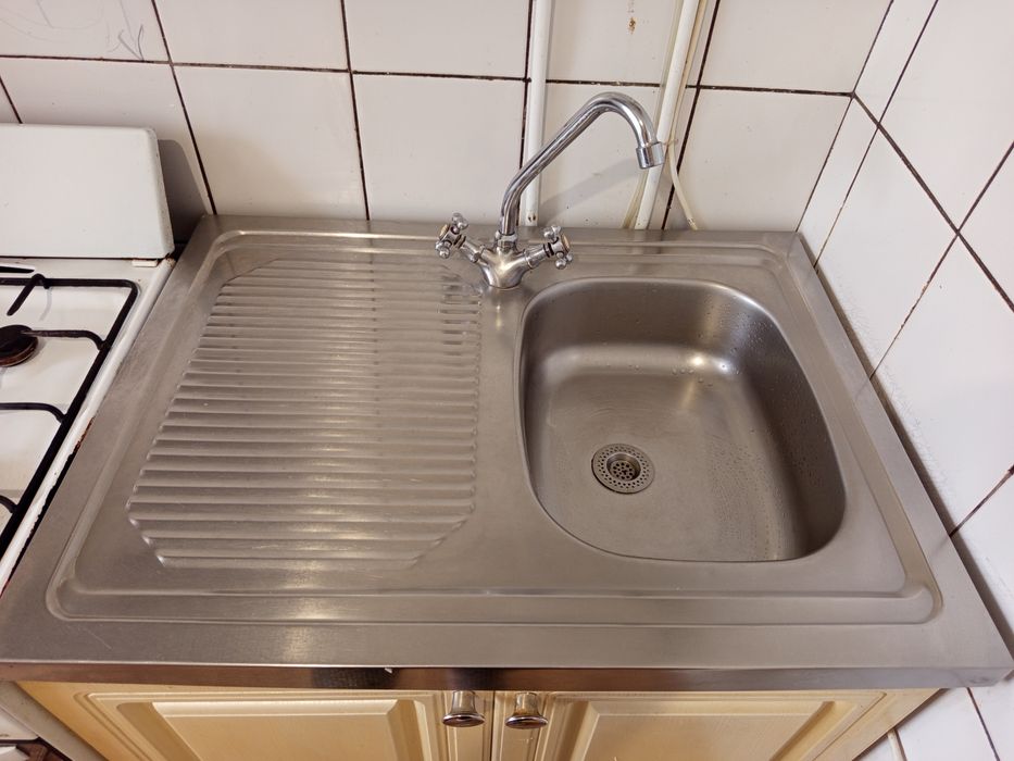 Кухонна мийка накладна 60*80 зі змішувачем