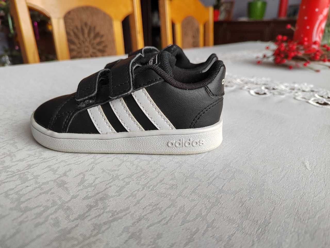 Buty Adidas rozmiar 22 Grand Court Shoes