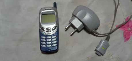 Telemóvel antigo Samsung (avariado)
