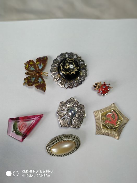 Винтажные броши, подвески.