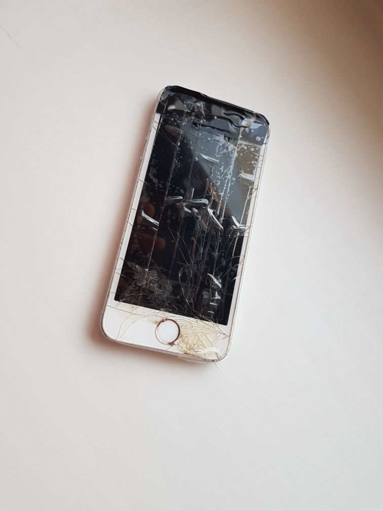Продам iPhone se 2016 16GB silver!!!