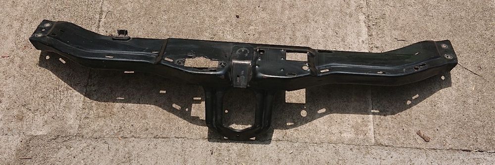 Pas przedni górny (belka) do Mercedesa W202