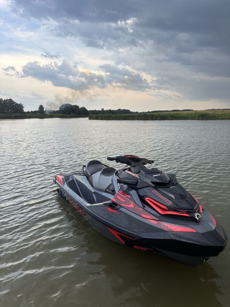Sea Doo RXT 300. z przyczepką.