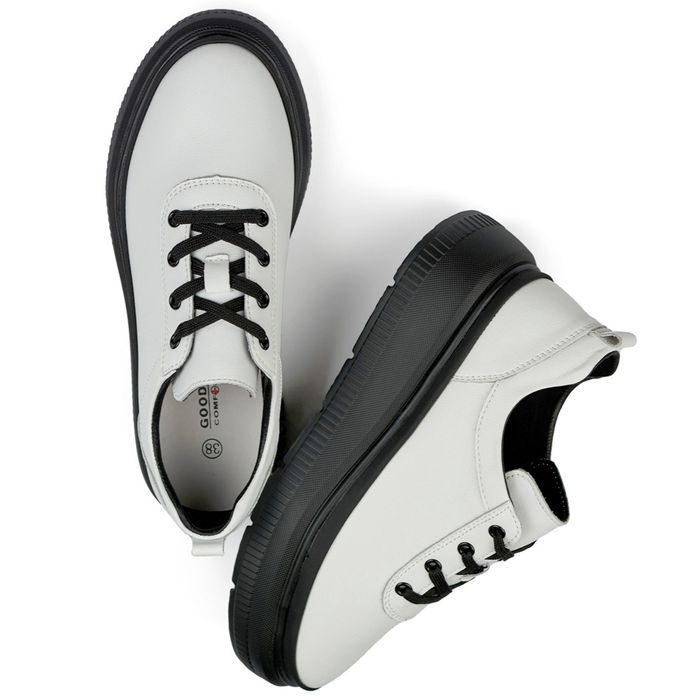 Skórzane Białe Sneakersy Damskie Z Czarną Podeszwą