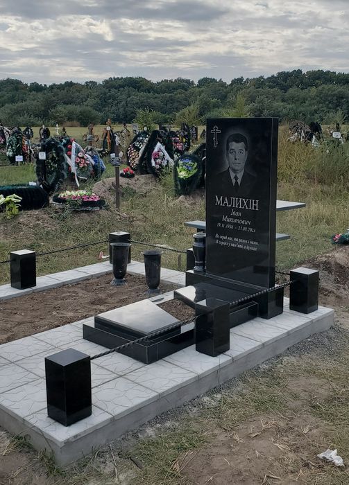 Пам'ятники з Гранiта в Кременчуге.Бюджетнi 8500гр Портретом ручна роб