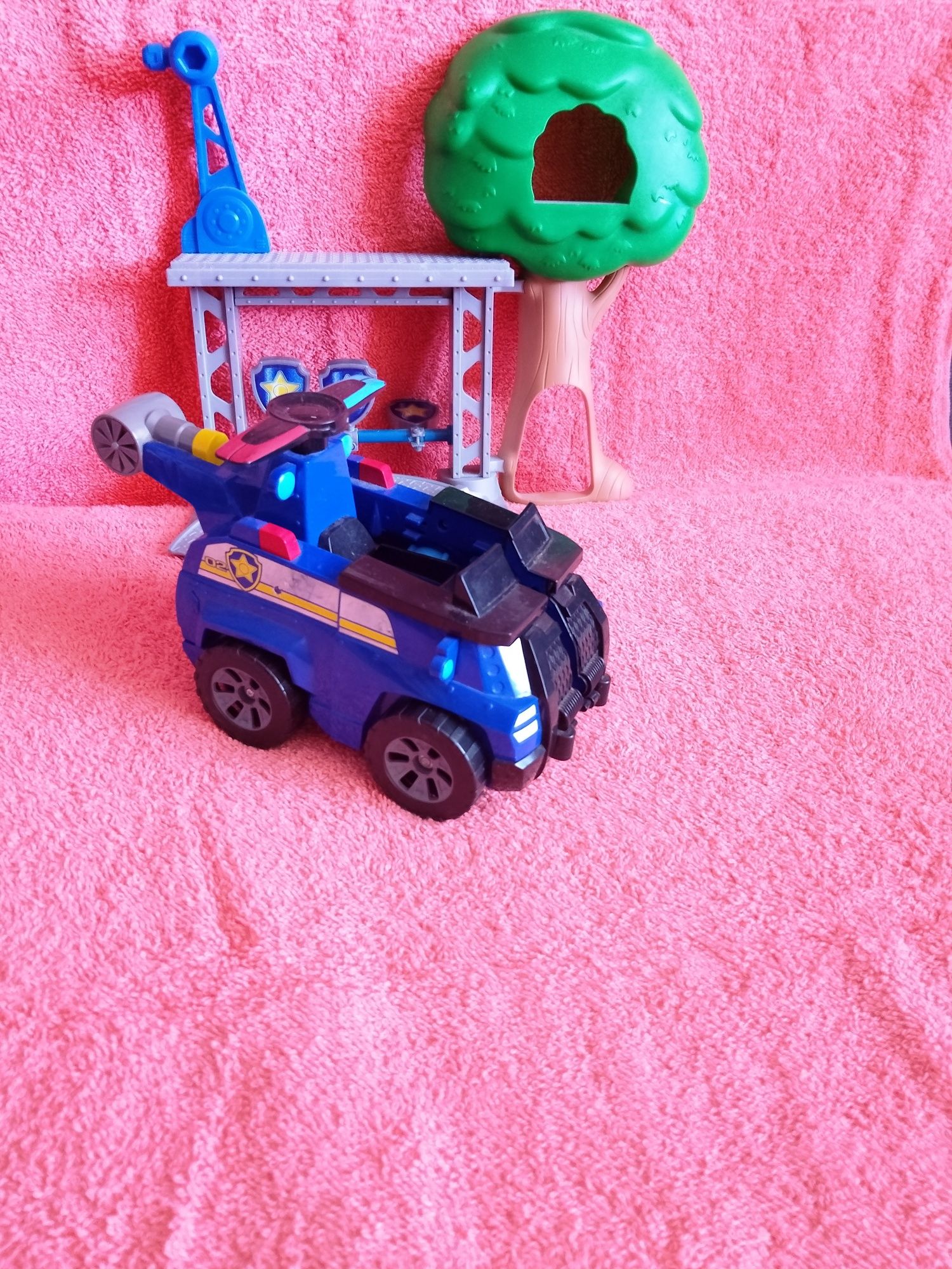 Sprzedam pojazdy i figurki psi patrol