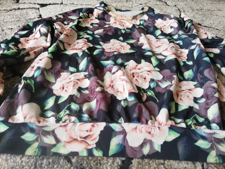 Bluza w różowe róże