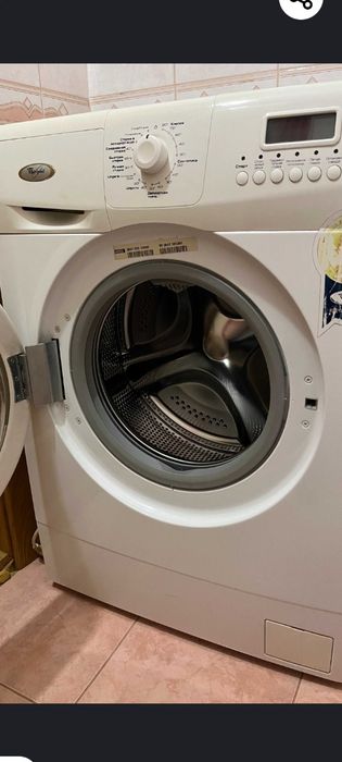 Пральна машинка whirlpool.