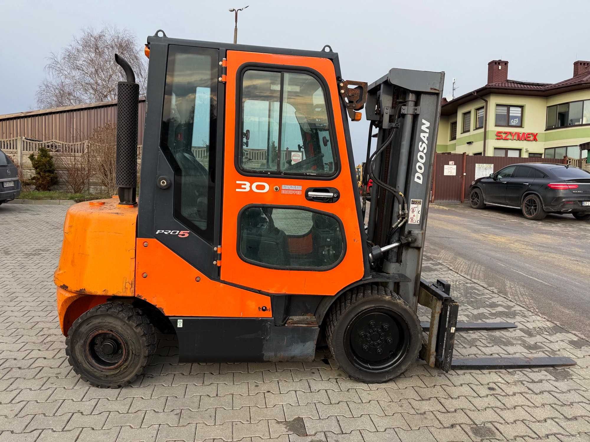 wózek widłowy DOOSAN D30S-5 diesel 3000kg Triplex 4.40m kabina 2014'
