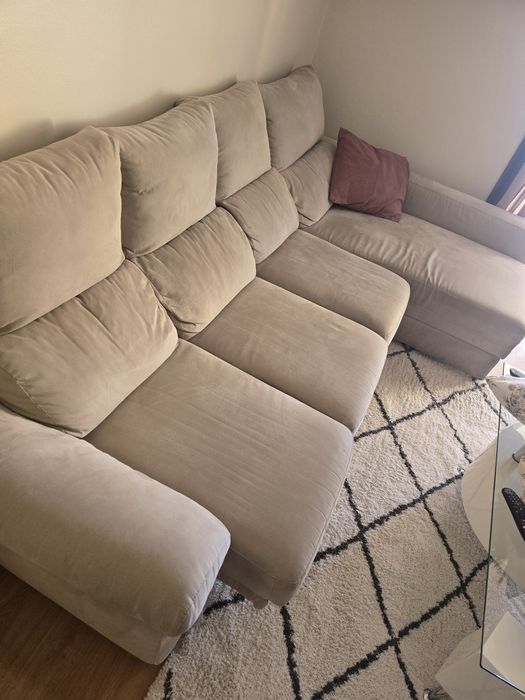 Sofá usado bom estado ,todo em pele.conservação.