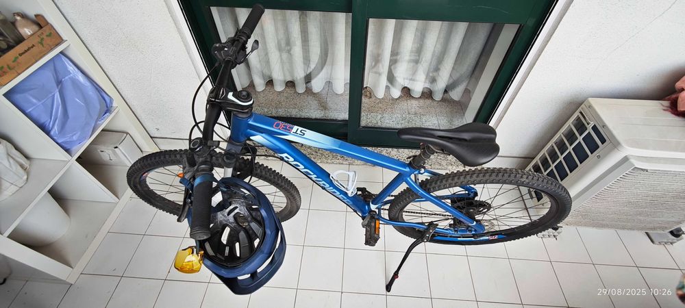 Vendo bicicleta, quase sem uso! Inclui capacete e óculos.