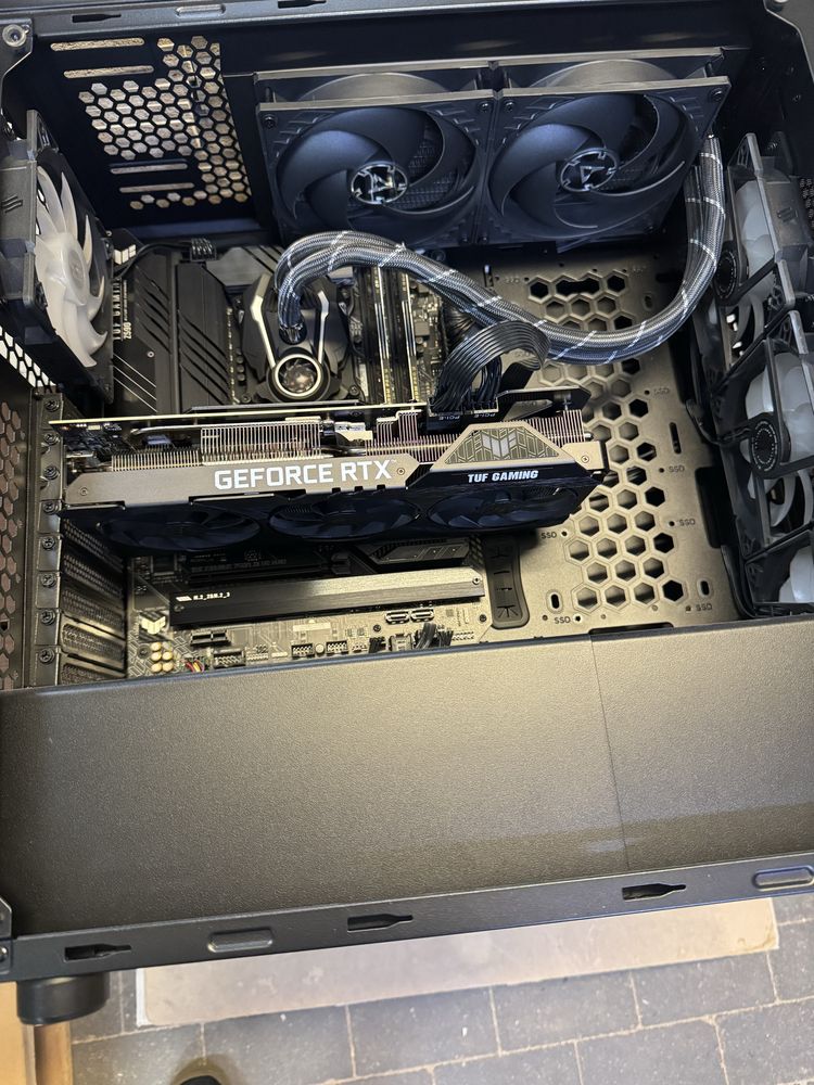 Komputer i7-11700K / RTX 3070 Ti / 32 GB RAM / SSD