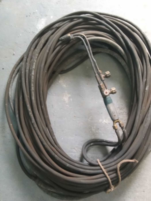 Продаю резак с газорезательными шлангами