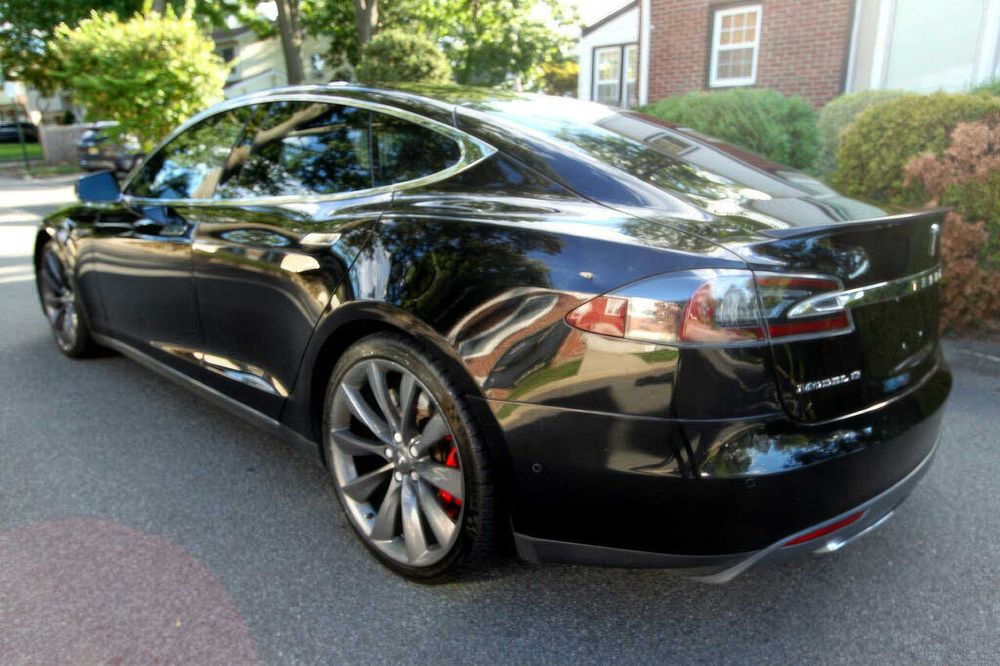 Tesla Model S P90D      2016